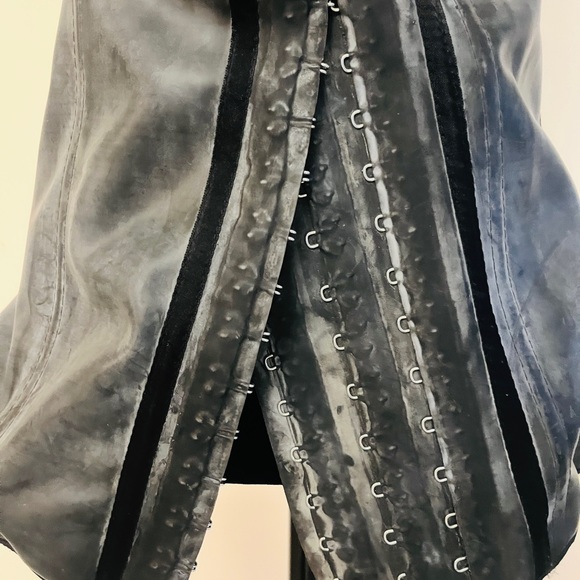 Sweat shaper, triple row with hook and eye - Picture 5 of 5